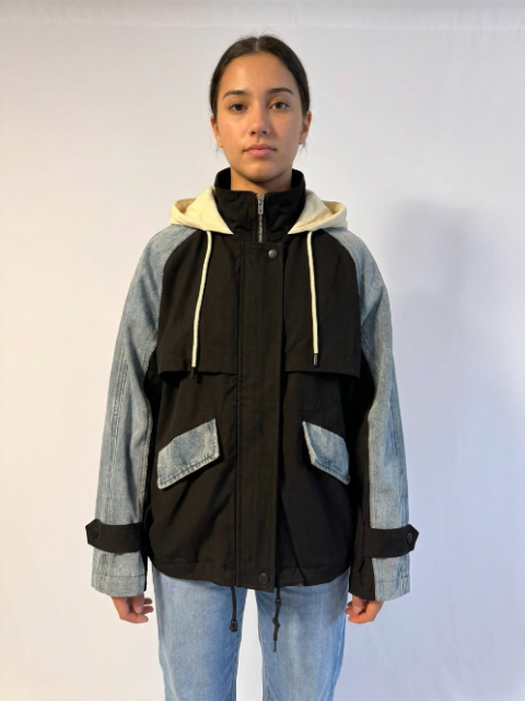 Veste Bicolore Noire et Empiècements Denim à Capuche